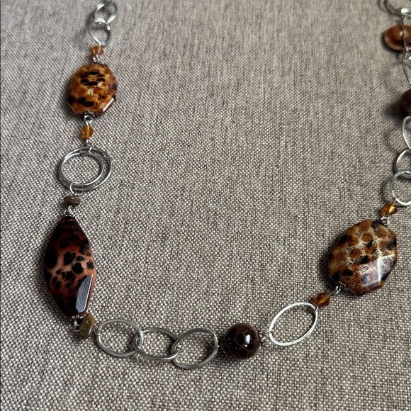 Leopard Print Silver Necklace and Earring Set - Picture 2 of 3